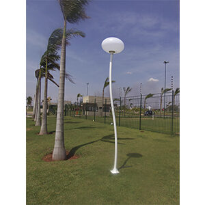 PO2 – Poste ornamental com curvatura na estrutura